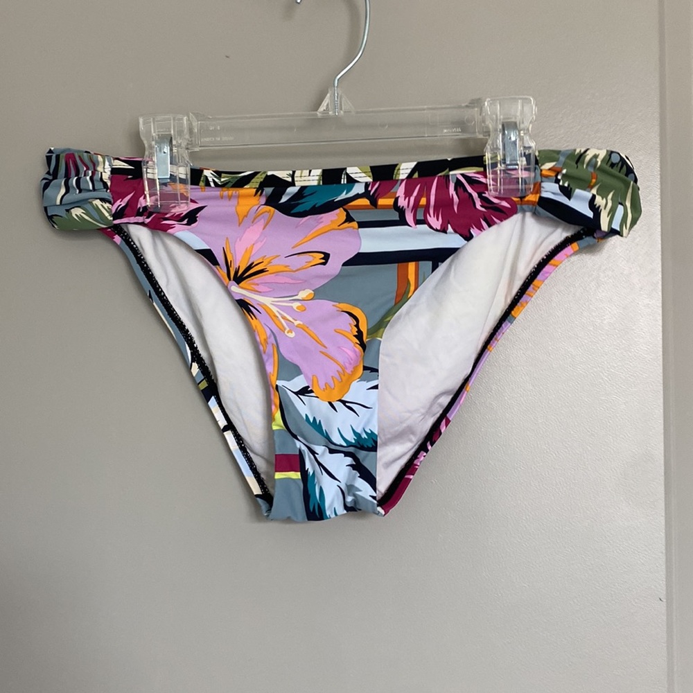 BCBGeneration Bikini Set - Picture 3 of 4